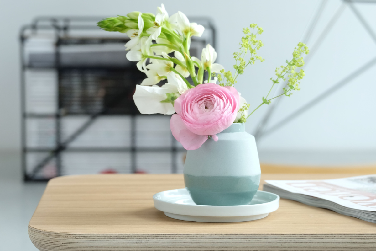 Blumendeko-in-kleiner-Vase
